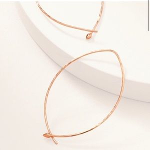 Stella & Dot large wired hammered hoop earrings NEW IN BOX - ROSE GOLD